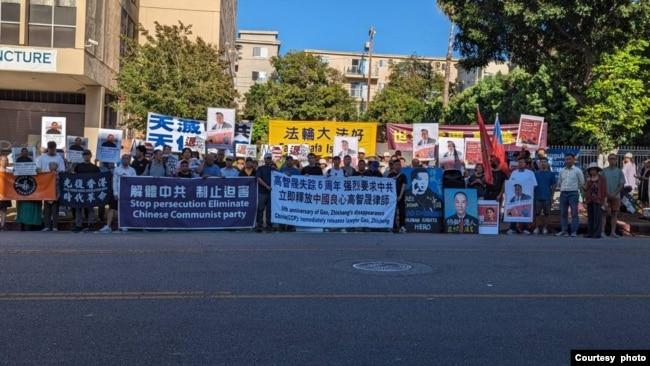 2023年8月13日,来自多个民间团体的活动人士在美国洛杉矶举行“寻找高智晟”集会,呼吁立即释放被强迫失踪已达六年的这位中国人权律师。(界立建提供图片)
