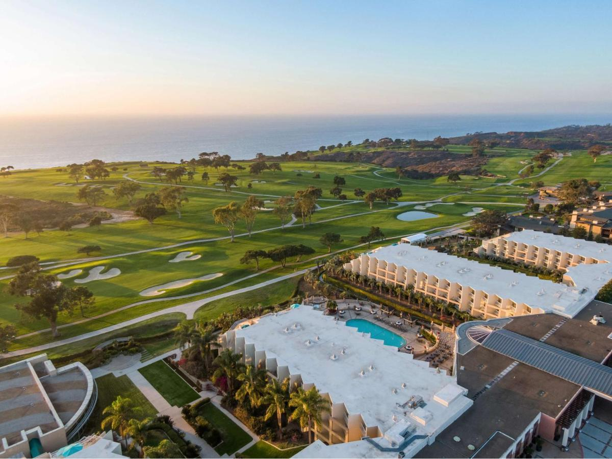 Hilton La Jolla Torrey Pines: Best for Tranquility and Outdoor Activities