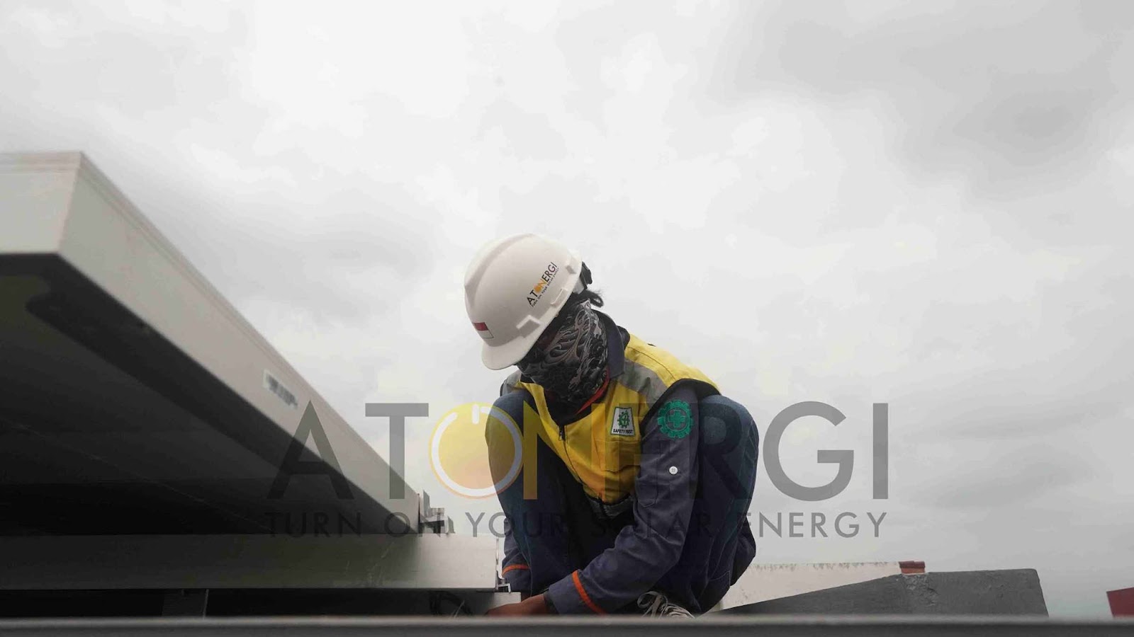 Proses Produksi Panel Surya di Banyuwangi