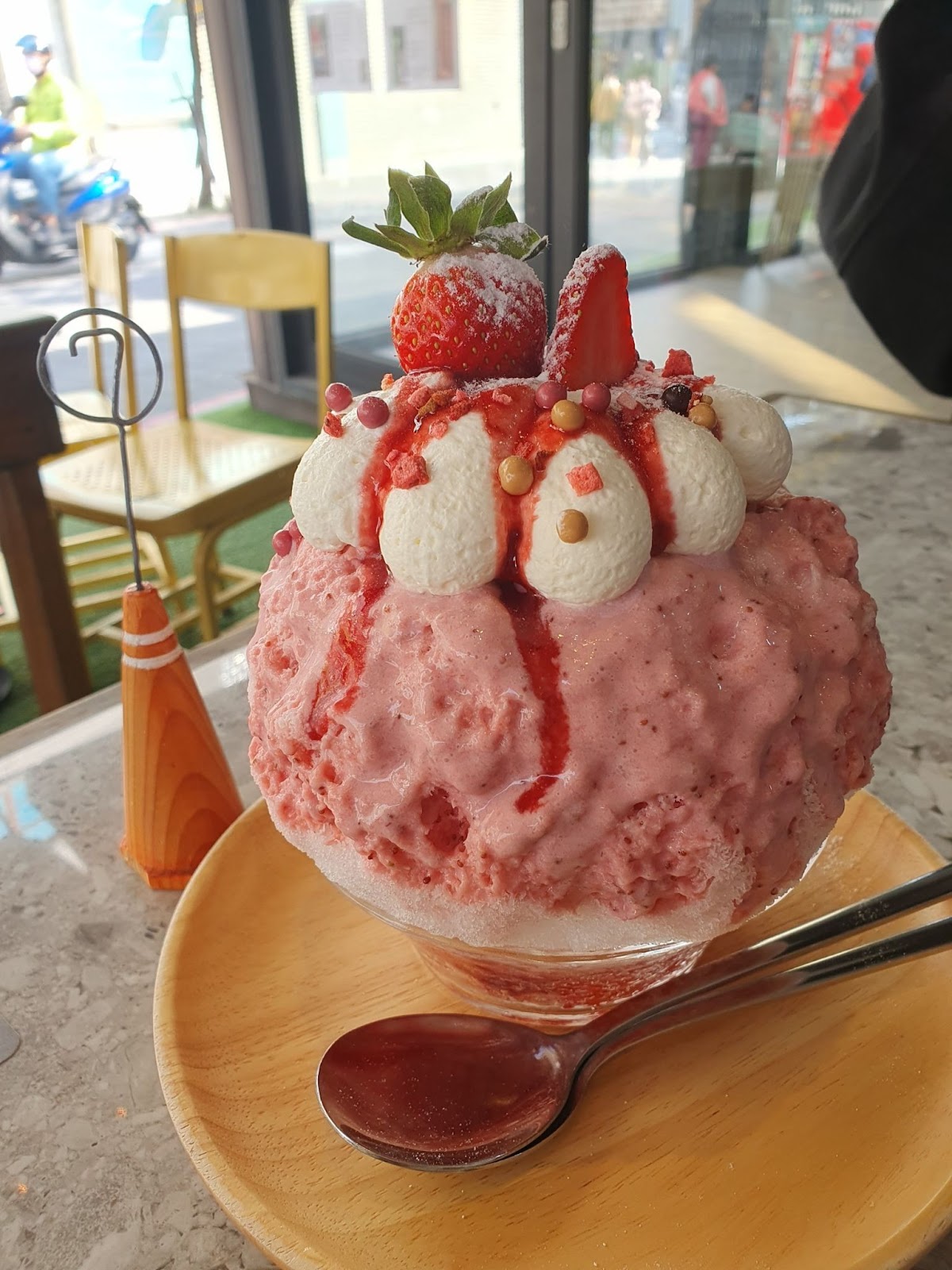 台南 島入冰店《莓雪女孩》