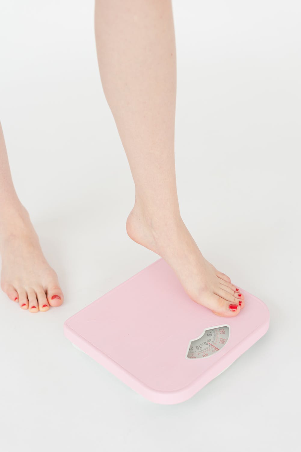 stepping on scale, weight loss, lose fat, fat loss, lose weight