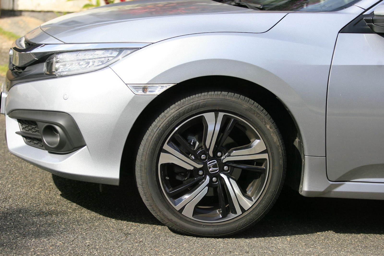 Picture of newer model Honda Civic's front wheel and headlights - drivers side