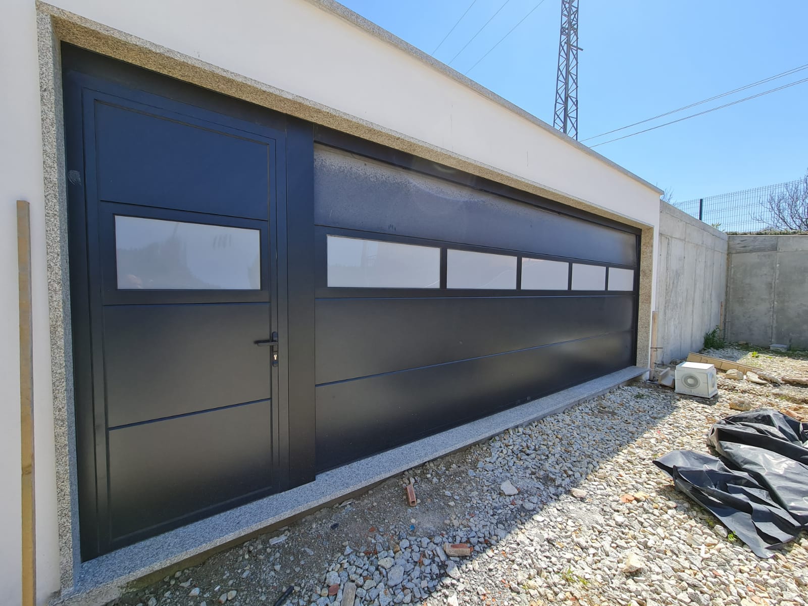 Instalación de puerta de garaje seccional - Portagal