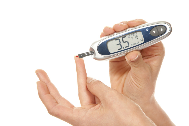 Theo dõi đường huyết thường xuyên khi bị tiểu đường