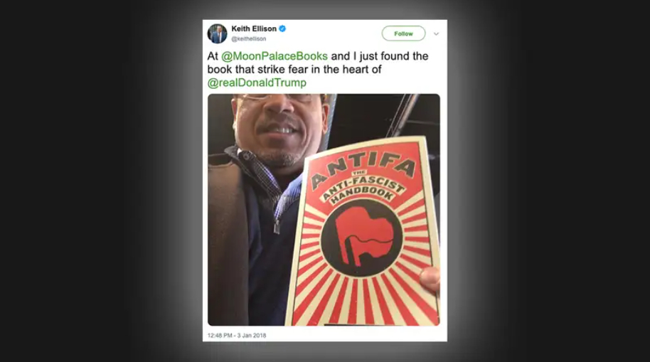Keith Ellison từng ra mặt ủng hộ tổ chức Antifa và ông ta đã từng tự hào cầm cuốn sách có tựa đề Antifa: Cẩm nang chống phát xít.