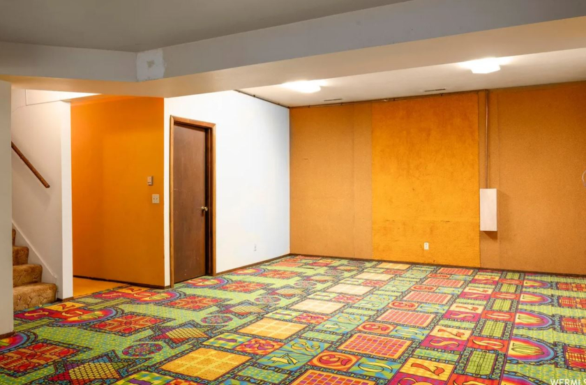 shiny wallpaper, shag carpeting, Utah