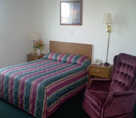 BHHALL-One Queen Bed.jpg