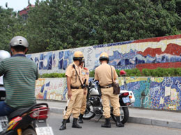 Cảnh sát giao thông trên đường di sản Hà-Nội. RFA