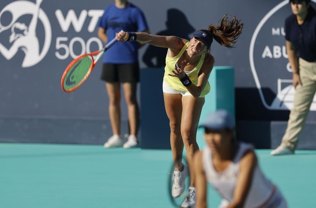 Belinda Bencic é campeã da WTA 500 de Abu Dhabi; Luisa Stefani
