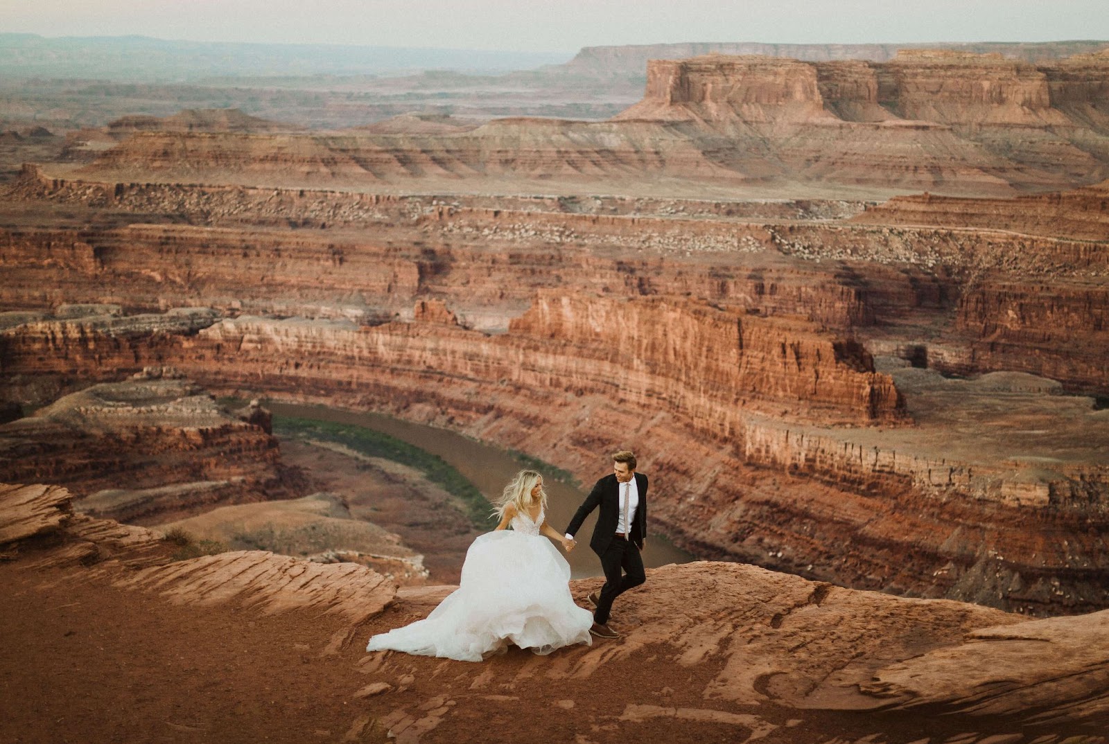 couple eloping in Moab