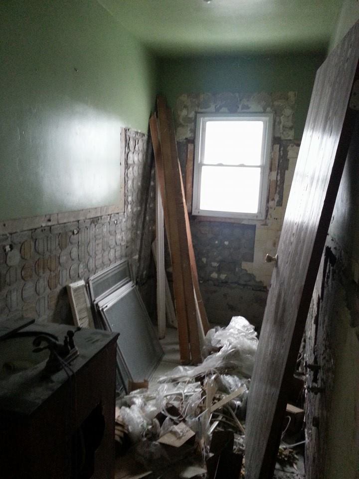 Main floor bath before.jpg