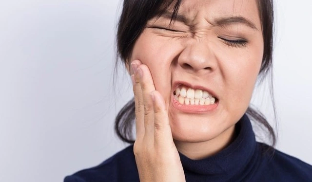 Các dấu hiệu nhiễm trùng sau khi nhổ răng khôn phổ biến