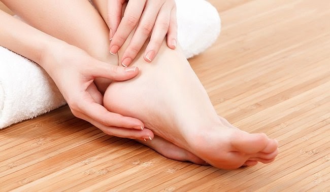  Ngủ dậy bị đau chân có nguy hiểm không?