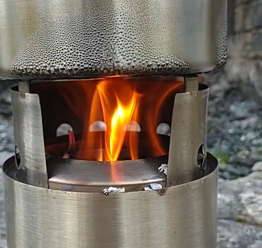 solopot 1800 in use with solo stove titan