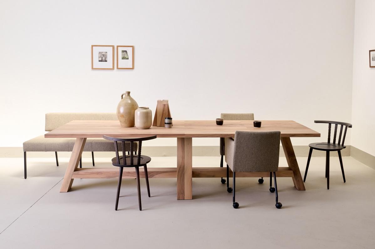 Afbeelding met meubels, tafel, muur, eettafel

Automatisch gegenereerde beschrijving