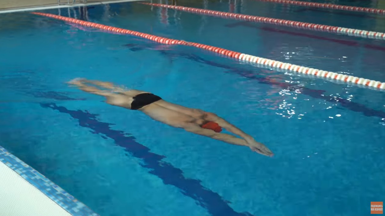 ТОП-5 упражнений для спины в бассейне