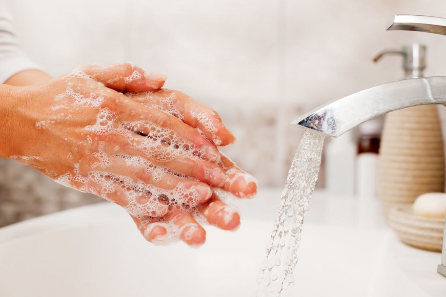 Rửa tay giúp ngăn chặn vi khuẩn gây hại 