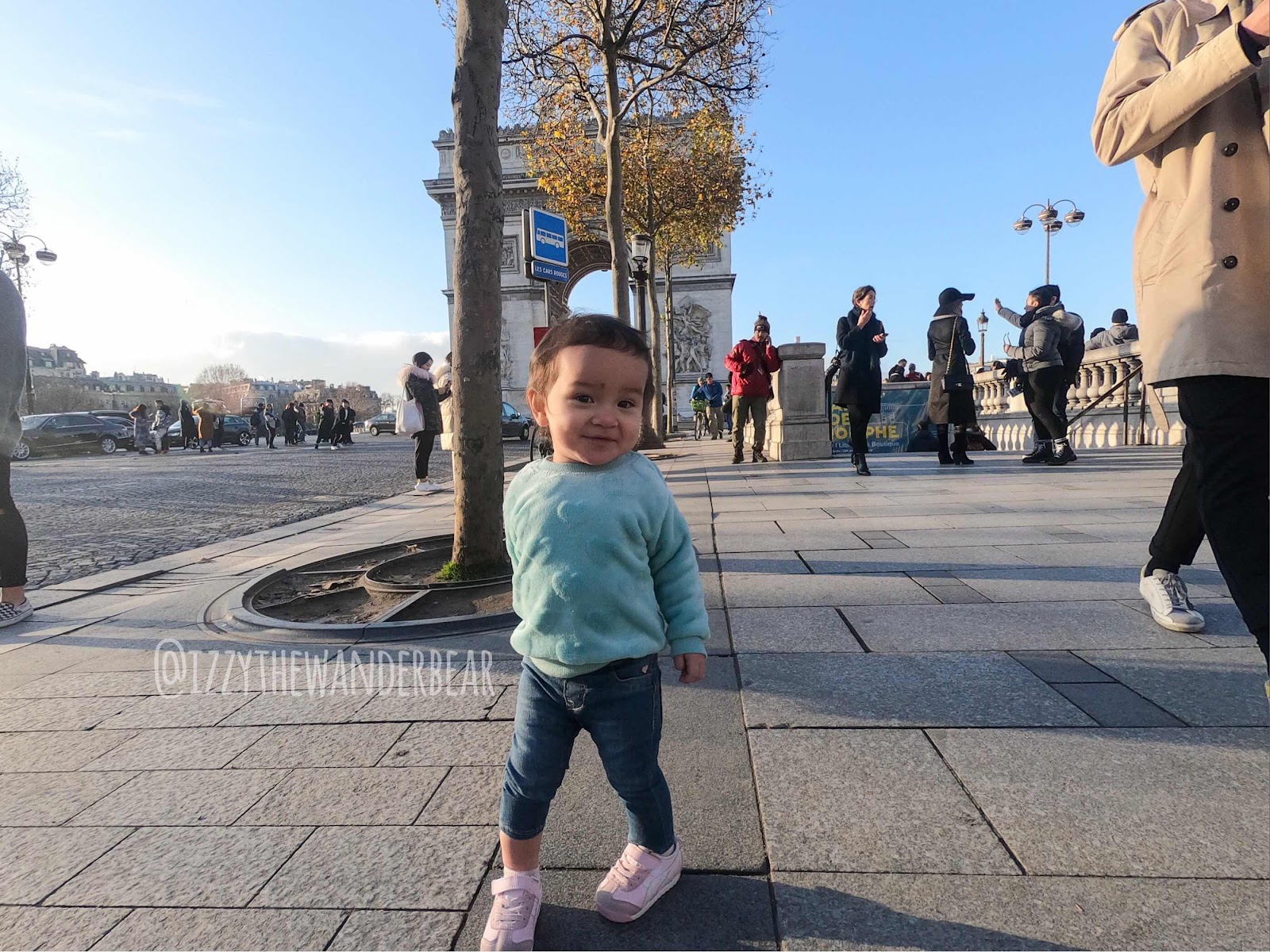 Izzy the Wander Bear - Paris