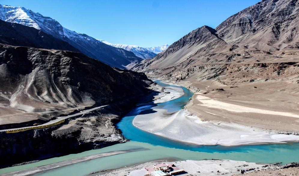 C:\Users\yogit\Downloads\zanskar-river-g0ebdbb764_1920.jpg