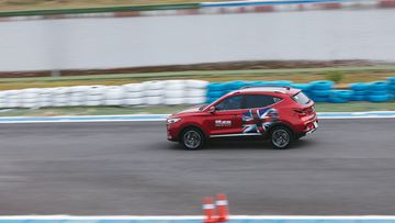 Trải nghiệm MG ZS 2021 trong đường đua