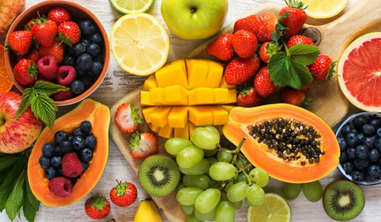 Trái cây là thức ăn tốt cho gan rất nhiều. Ăn các loại trái cây hay nước ép của chúng đều giúp cho gan khỏe mạnh hơn rất nhiều. 