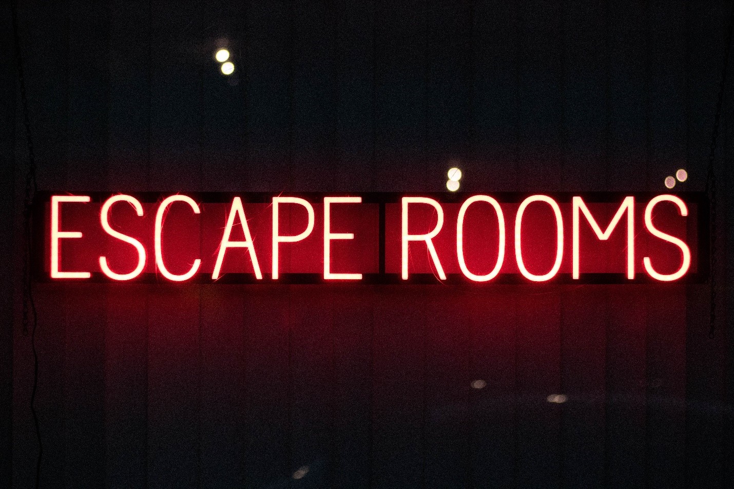 Escape Room Game with Virtual Reality
