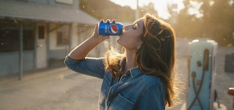 A person drinking from a bottle

Description automatically generated with low confidence