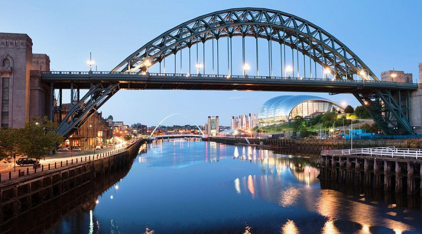 Cầu Tyne nối liền hai thành phố Newcastle và Gateshead