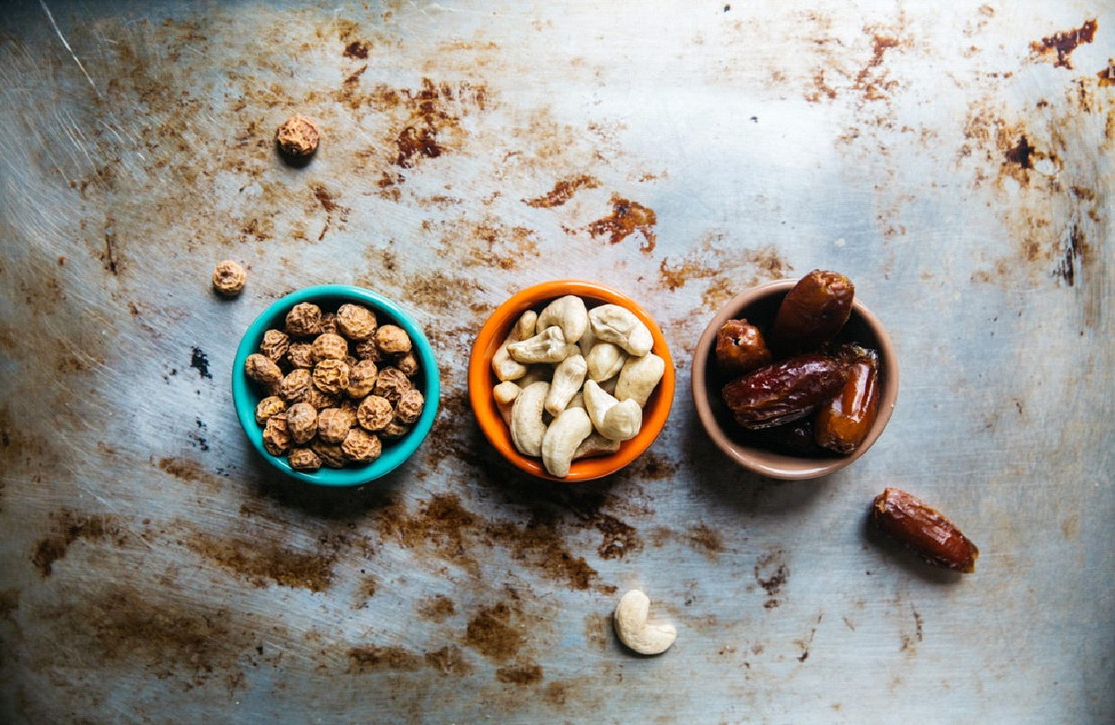 Raisins, cashews, dates can be taken as snacks