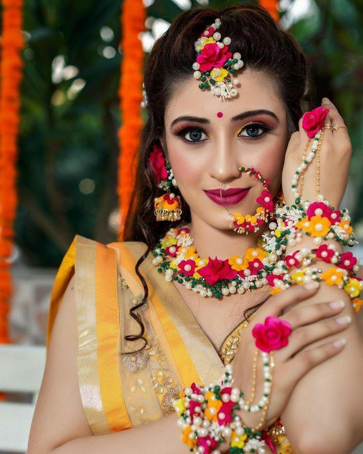 Haldi Flower Jewellery Designs For Brides-to-be That Are Trending! in 2023  | Flower jewelry designs, Flower jewellery for mehndi, Flower jewellery
