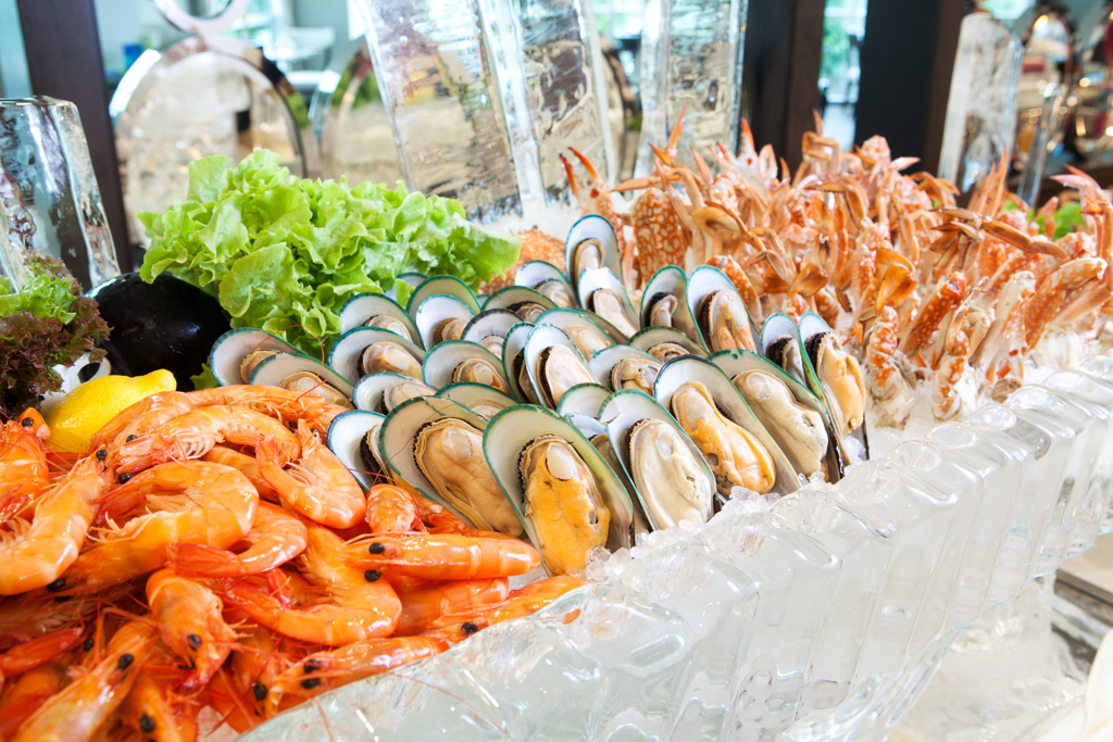 貝類、牡蠣、甲殼類、肉類和雞蛋是牛磺酸的天然來源。（圖／Shutterstock）