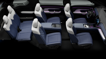 Đối với bản Plus, hàng ghế trước chỉnh điện 12 hướng có nhớ vị trí cho ghế lái và chỉnh 10 hướng cho ghế phụ.