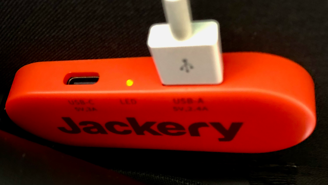 USBポートがあるJackery SolarSage 60