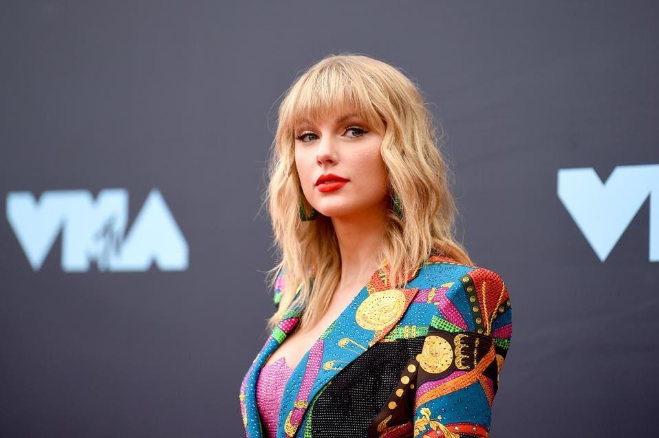 Taylor Swift Scores Another Historic No. 1 Radio Hit