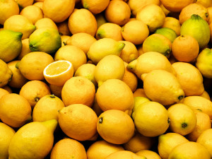 800px-Valencia_market _-_ лимоны