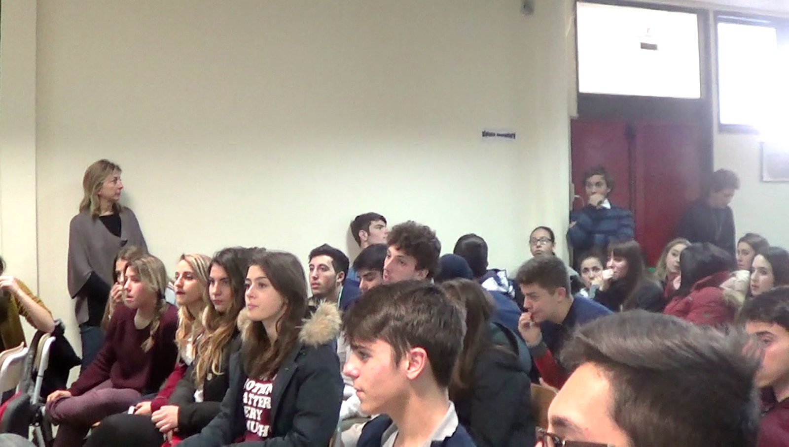 C:\Users\Utente\Desktop\LICEO SCIENTIFICO PASTEUR- RM\materiali didattici\Conferenze al Pasteur\Conferenze Pasteur 2016-17\conferenza vasapollo 2016\foto confer alternanza\selez foto libretto vasap\platea\platea.png