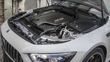 Cung cấp sức mạnh cho Mercedes GT53 AMG 2023 là khối động cơ 6 xilanh thẳng hàng tích hợp động cơ điện EQ Boost