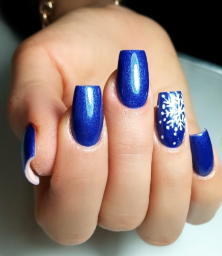 Blue Whitening Snow Nail Design