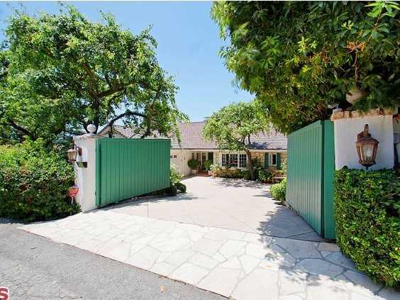 Gate of Andrew Garfield's house