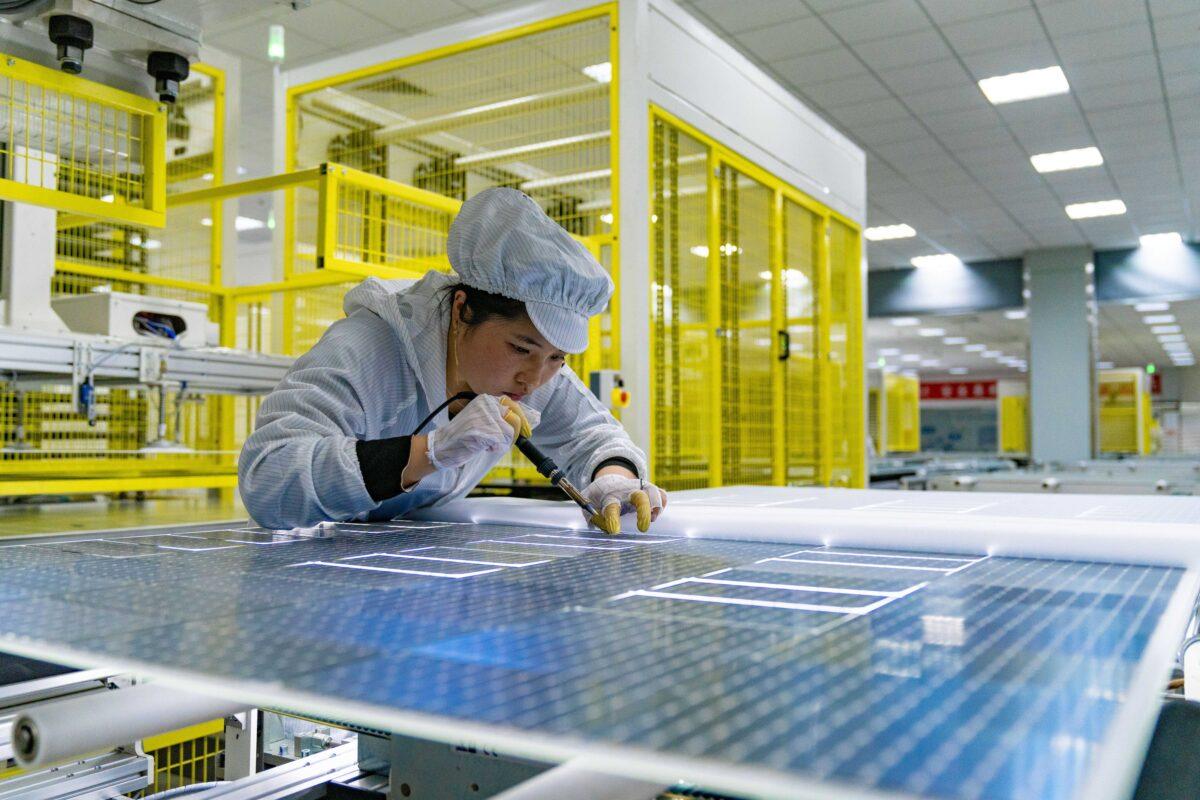 https://etviet.com/wp-content/uploads/2022/05/China-India-Trade-Solar-Panel-Manufacturing-1200x800-1.jpg