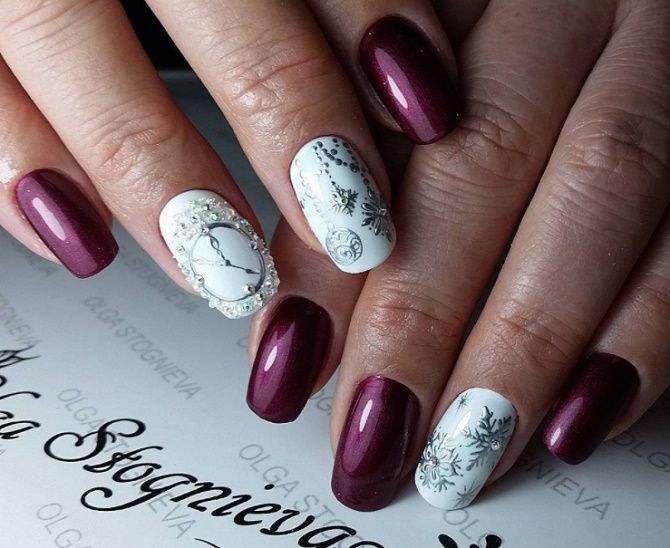 Unusual manicure with clock for New Year 2022 19