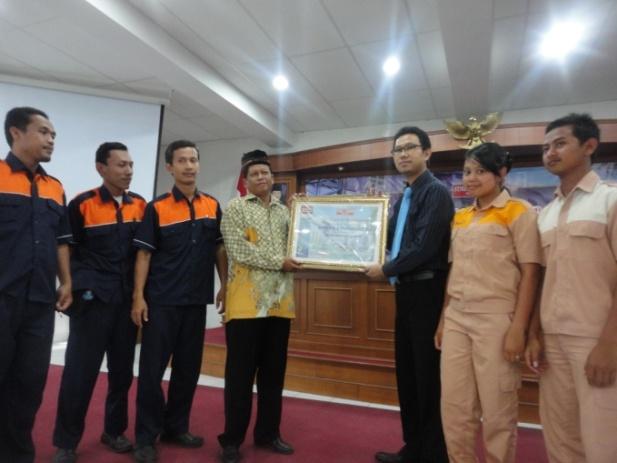 CONTOH LAPORAN KUNJUNGAN INDUSTRI DAN PENULISANYA ~ sigit 
