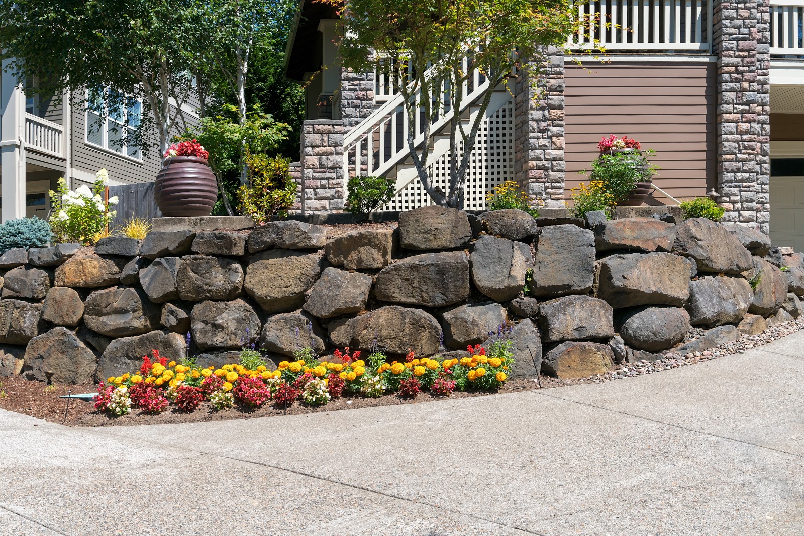 boulder retaining wall 