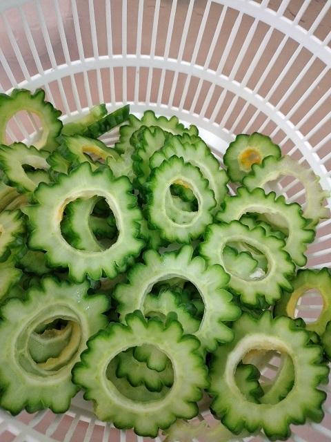 A plate of food with broccoli

Description automatically generated