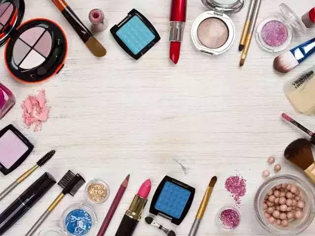 <strong>10 Makeup Essentials Every Woman Should Own</strong>