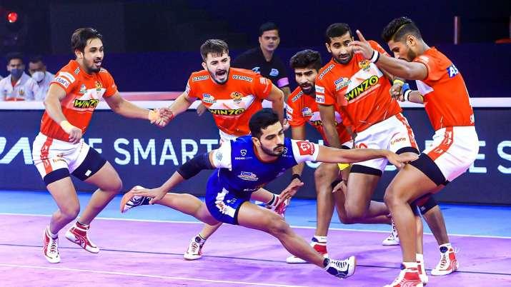 Unlike the previous two predicted matches, Haryana Steelers and Gujarat Giants are expected to have a close encounter