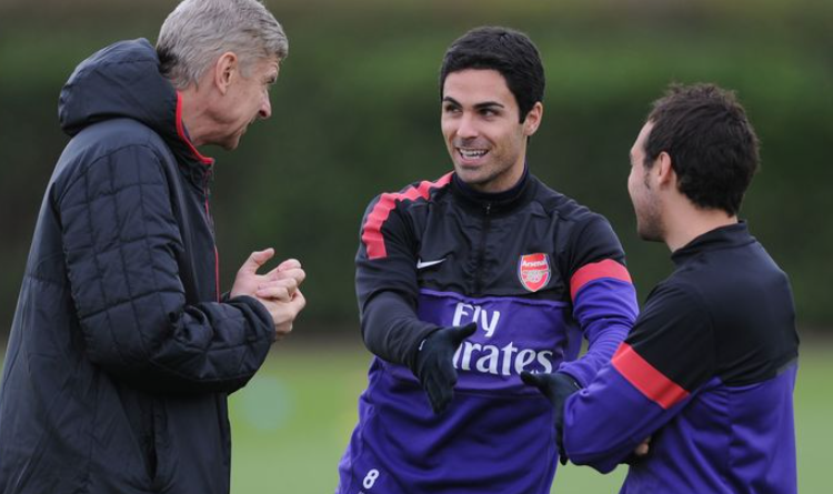 Wenger, Arteta and Cazorla have a heated discussion during a training session