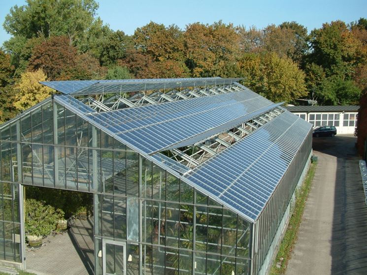 Serra fotovoltaica (Fonte: Giardinaggio.it)