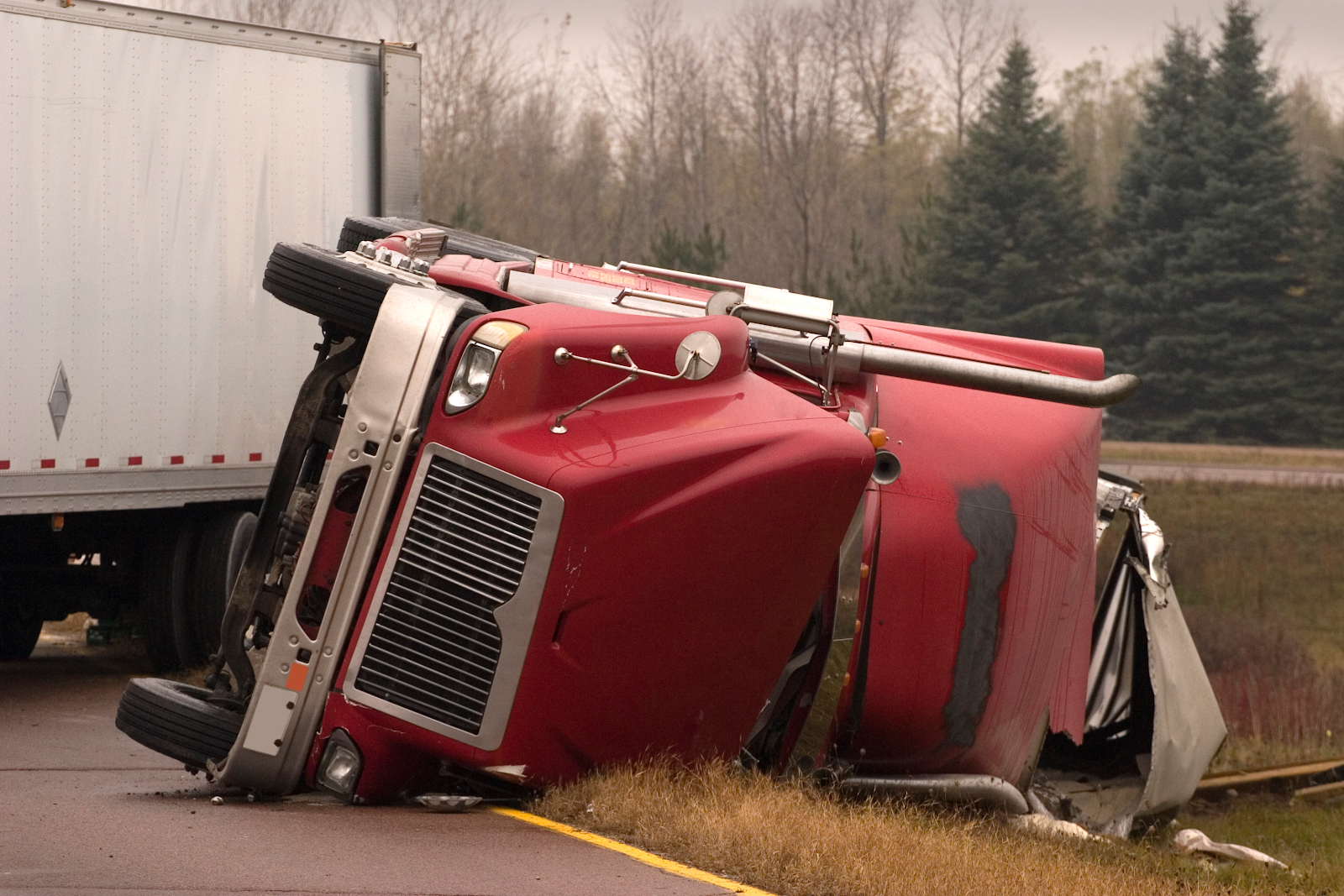 truck accident injuries, truck accident scene on the road