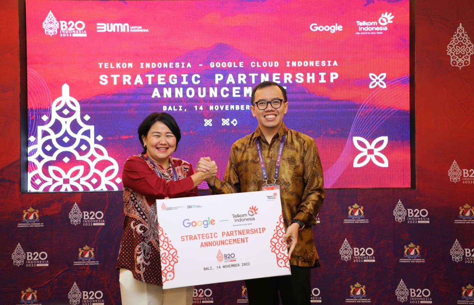 pimpinan Google Cloud dan Telkom Indonesia di acara KTT B20 pada 14 November 2022 di Bali